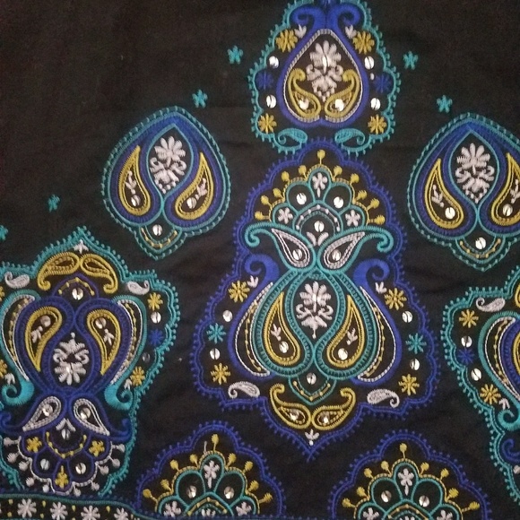 Detailed knee length skirt - Picture 3 of 3